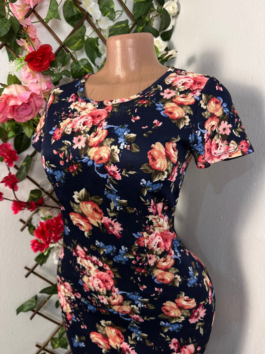 Robe fleurie moulante courte manche mi courte à colle rond - Perluna Store - kinshasa