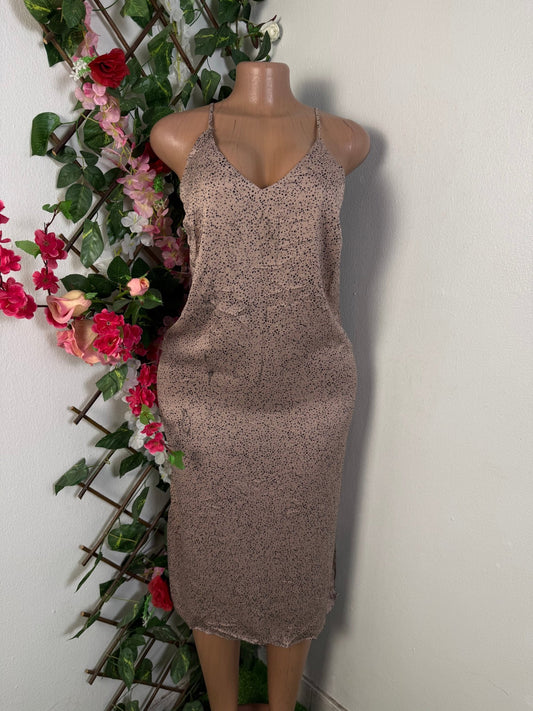 Robe fluide à fine bretelles  - Perluna Store - kinshasa