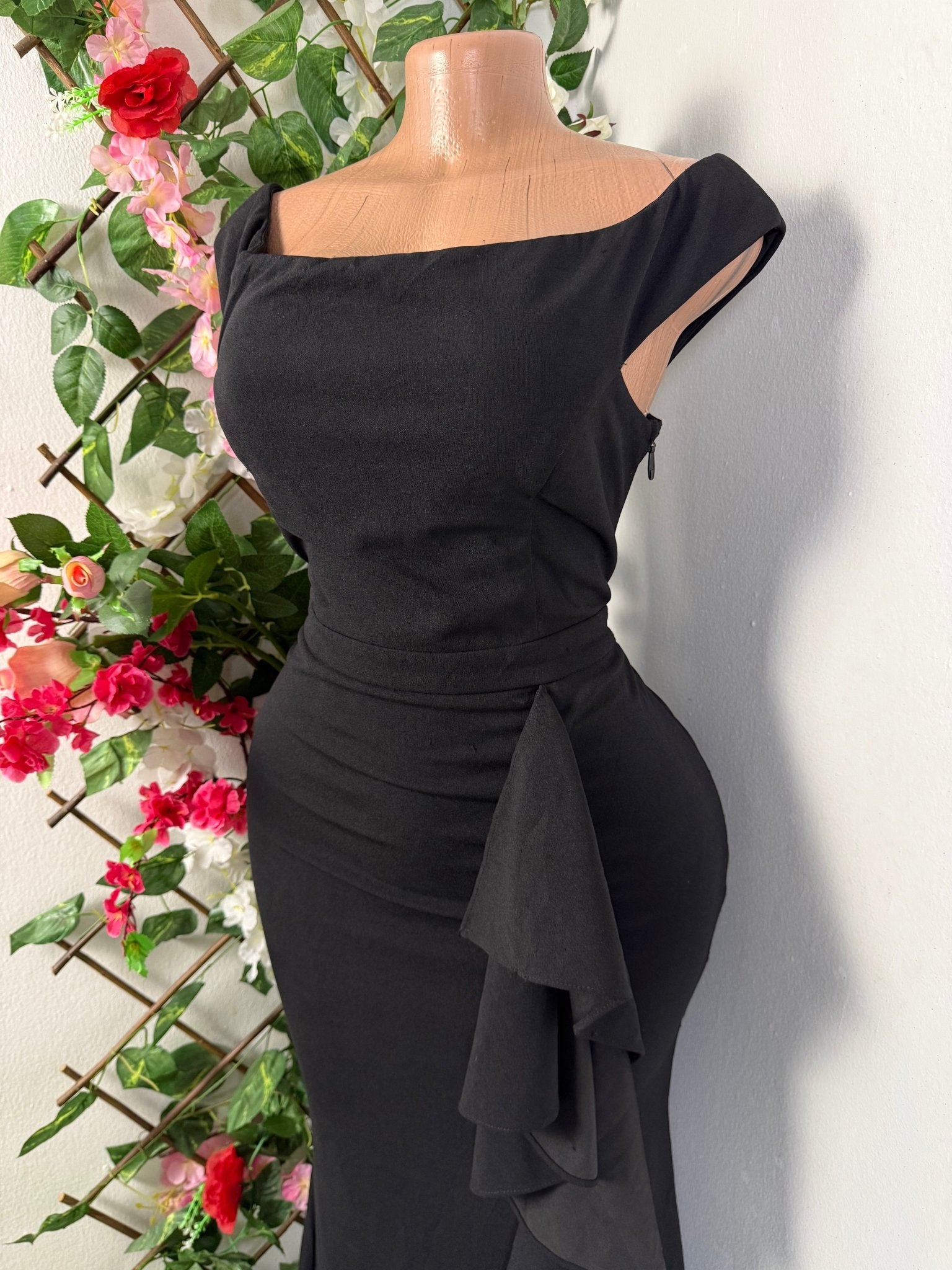 Robe longue à décolleté halter - Perluna Store - kinshasa