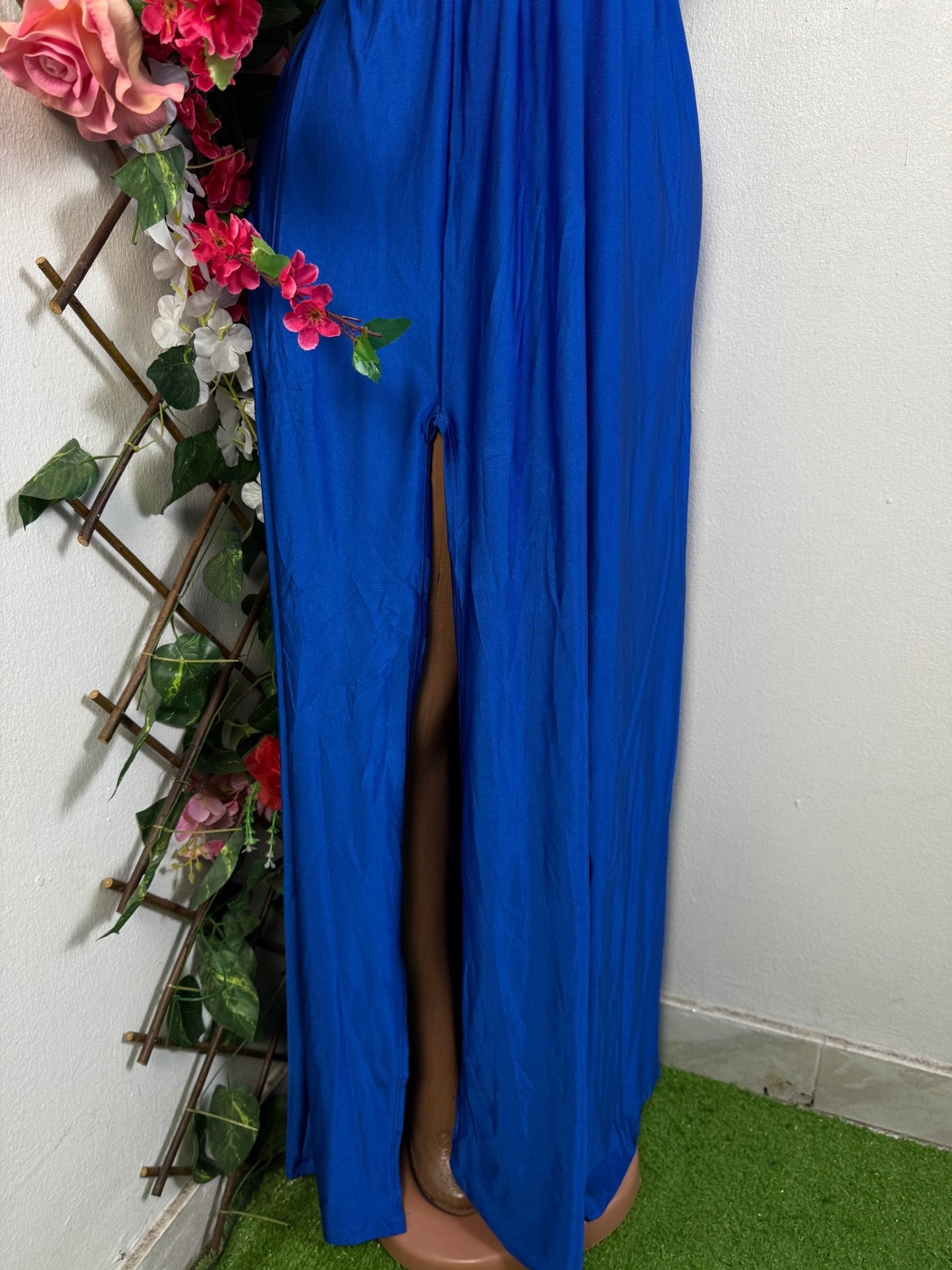 Robe longue a décolleté plongeant - Perluna Store - kinshasa