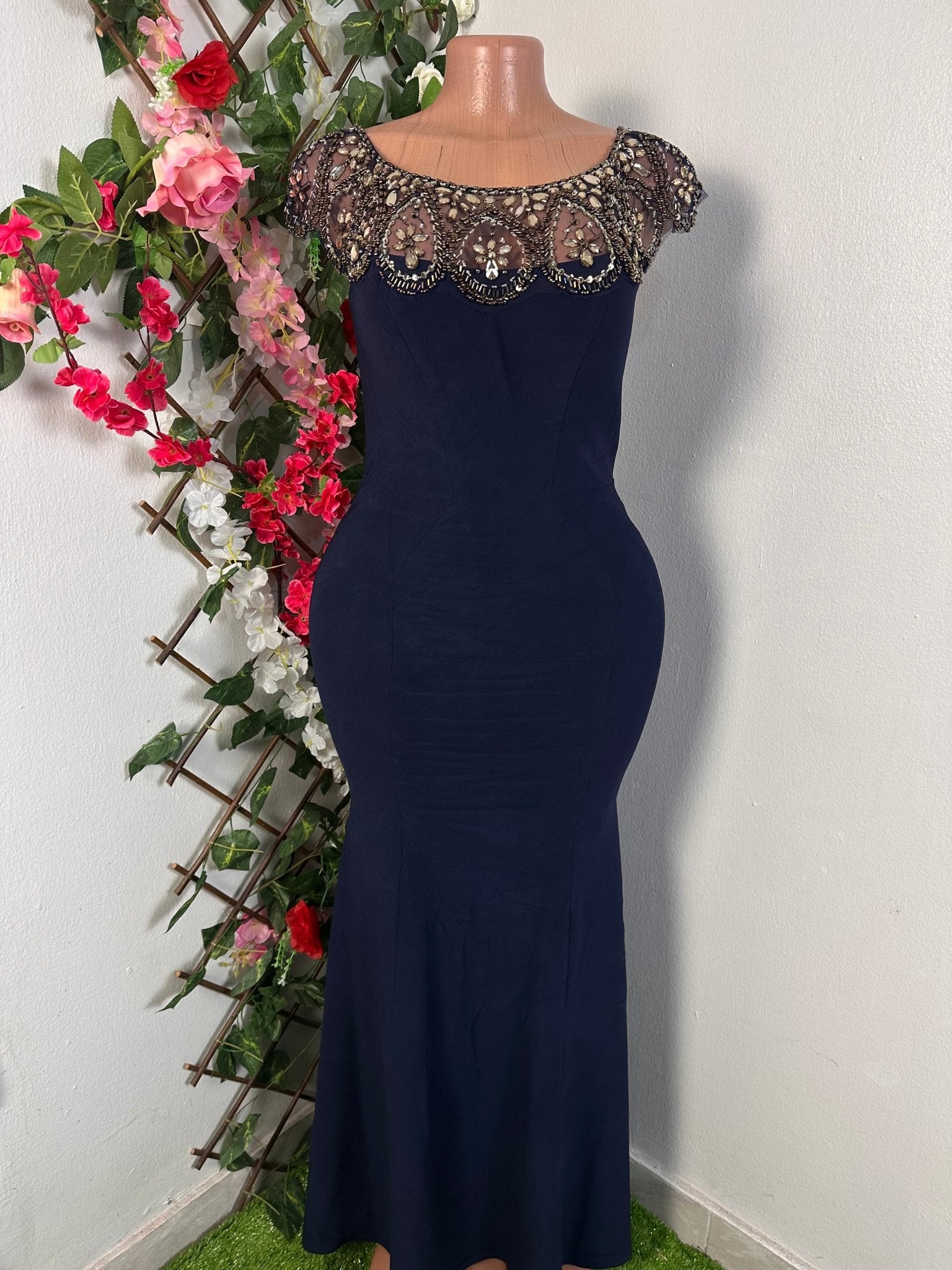 Robe longue brodée avec de pierre sur top en fine voile - Perluna Store - kinshasa