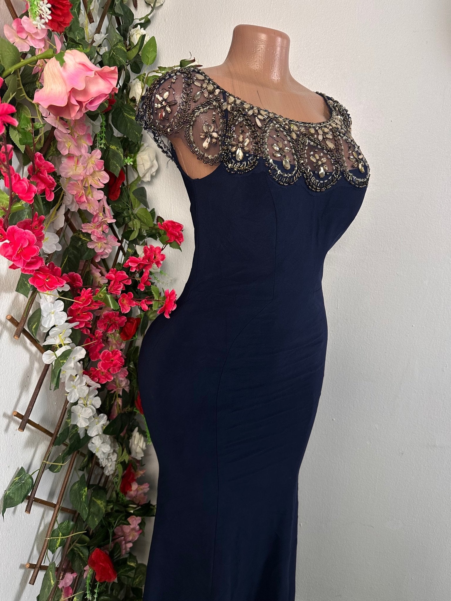 Robe longue brodée avec de pierre sur top en fine voile - Perluna Store - kinshasa