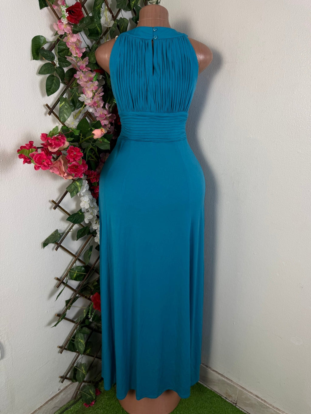 Robe longue décollée en rond sans manches - Perluna Store - kinshasa