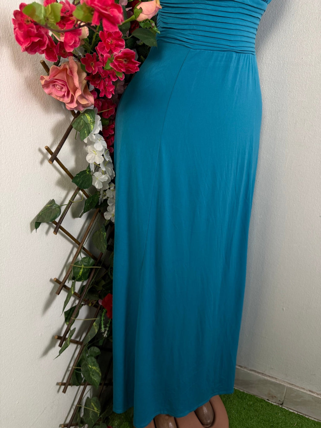 Robe longue décollée en rond sans manches - Perluna Store - kinshasa