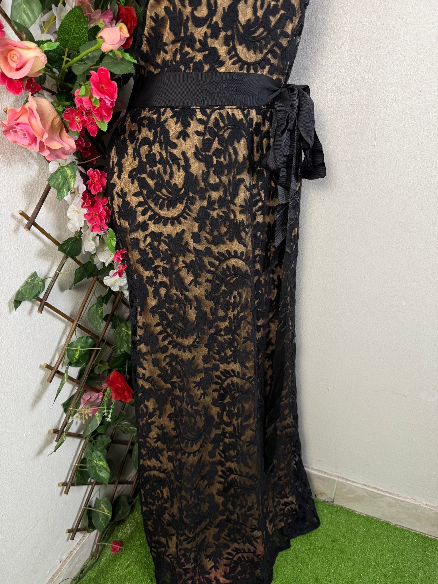Robe longue dentelle à une époule - Perluna Store - kinshasa