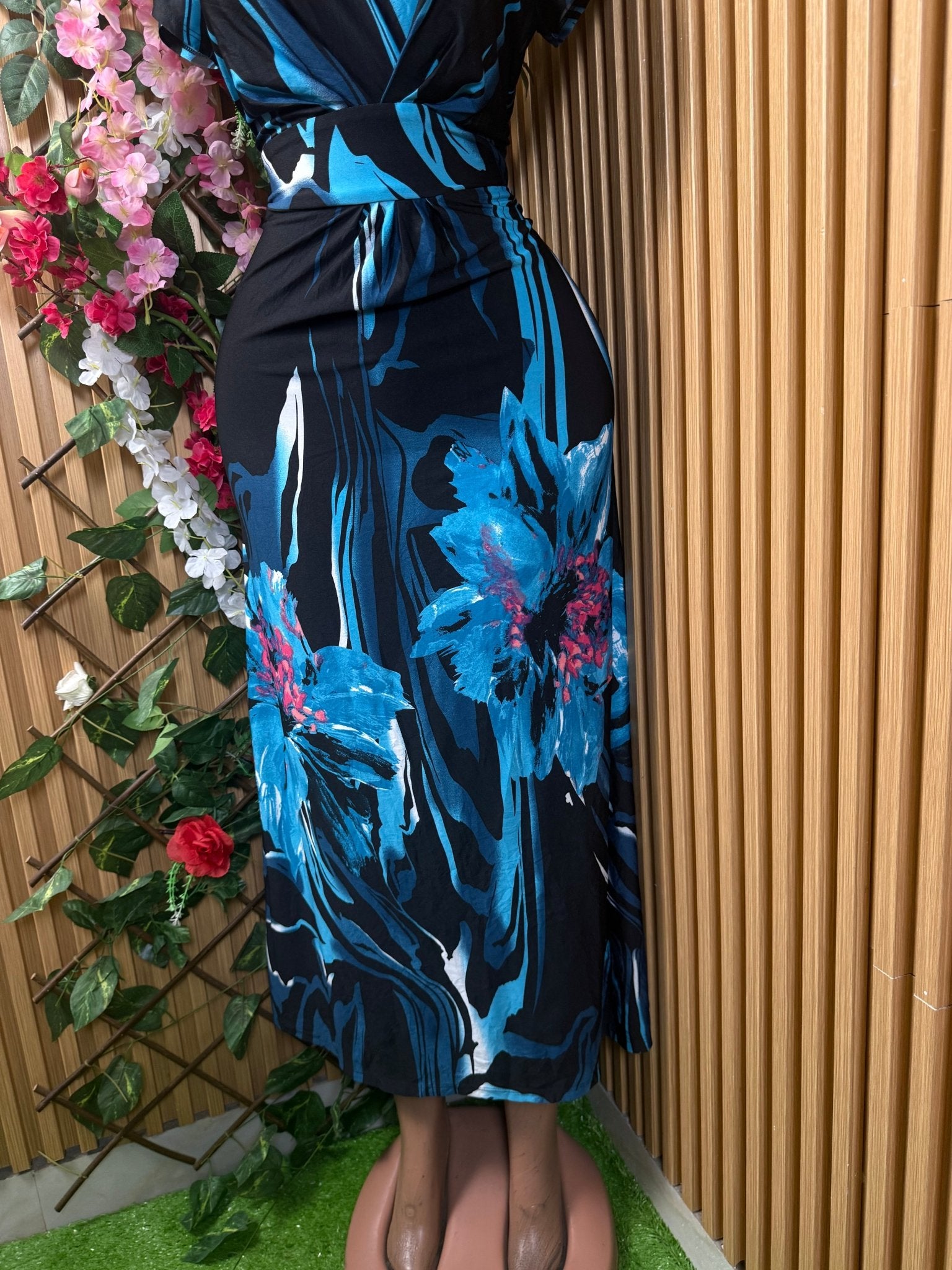 Robe longue droite manches courtes décolletée - Perluna Store