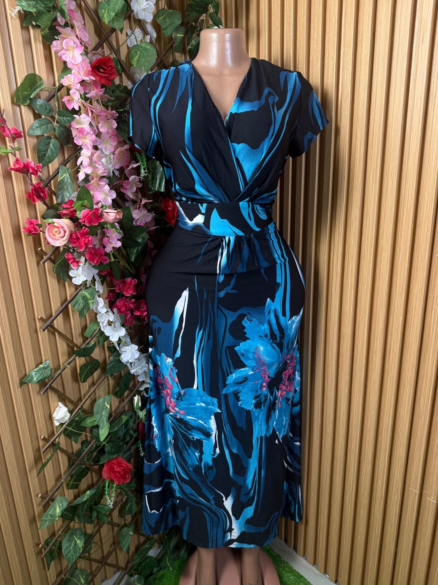 Robe longue droite manches courtes décolletée - Perluna Store