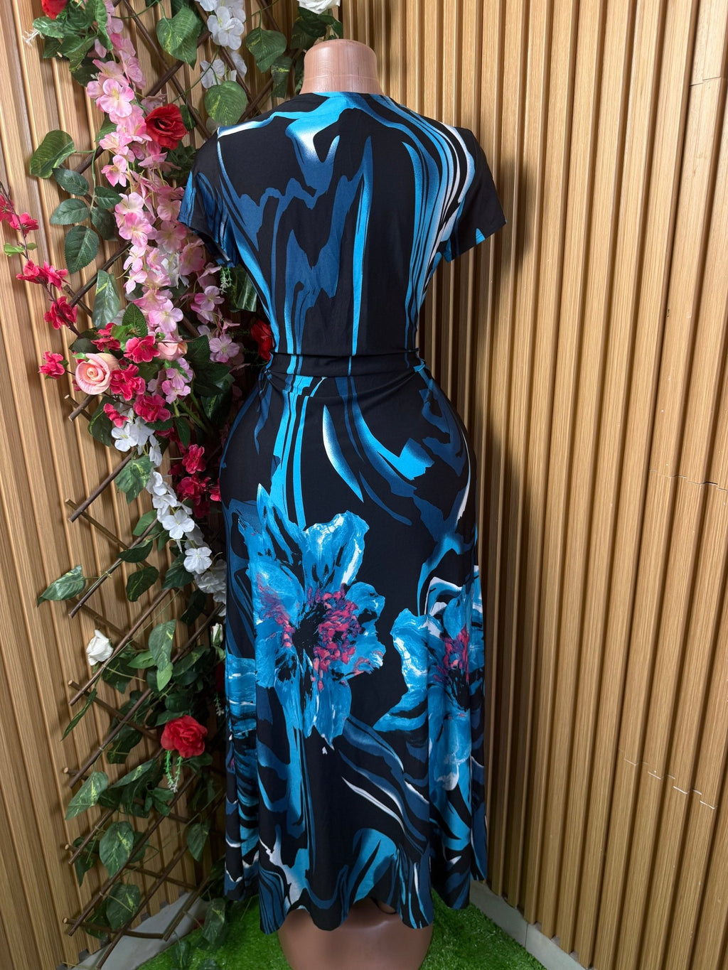 Robe longue droite manches courtes décolletée - Perluna Store