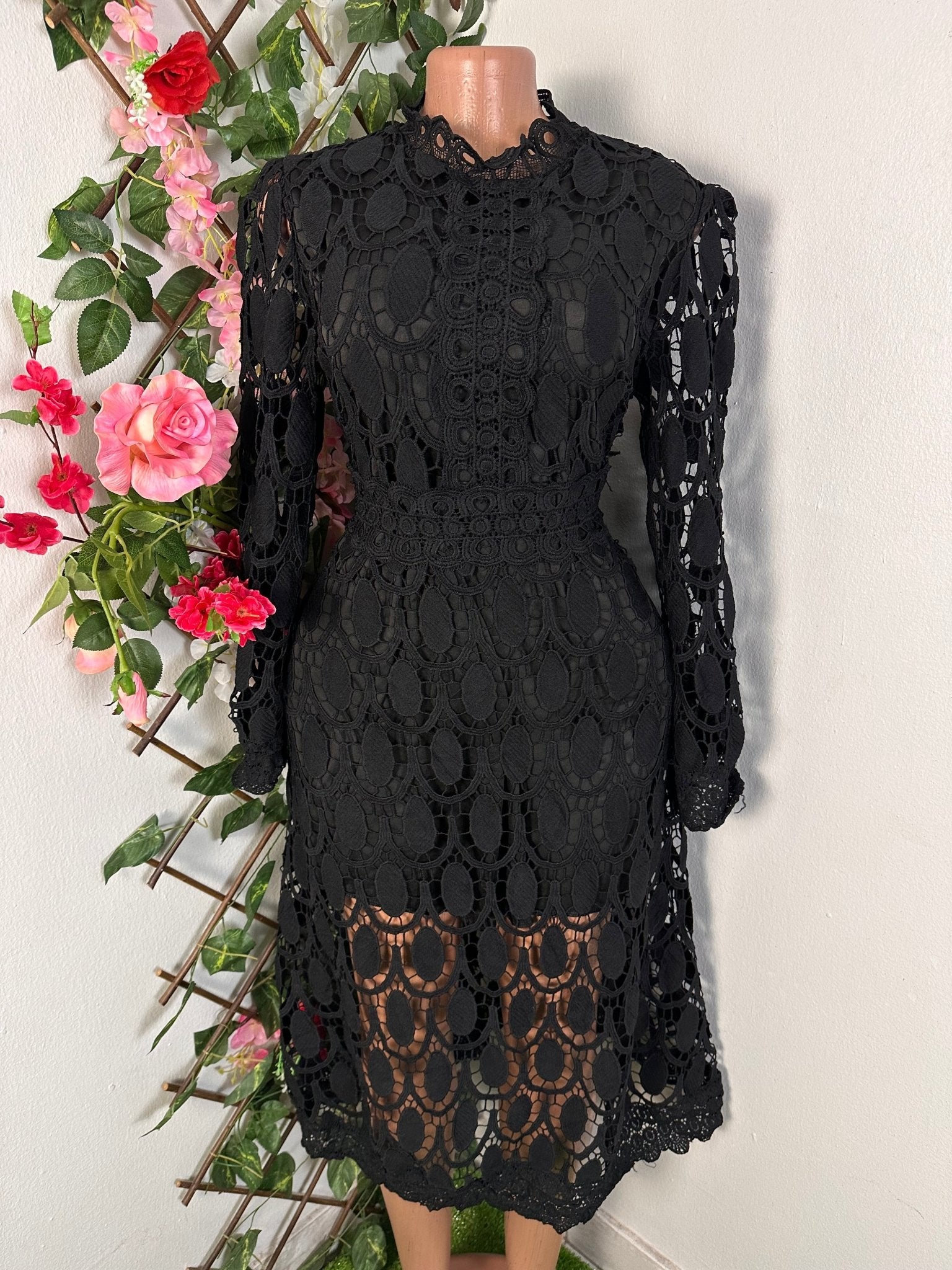 Robe longue en dentelle colle remonté et manche longue avec doublure - Perluna Store