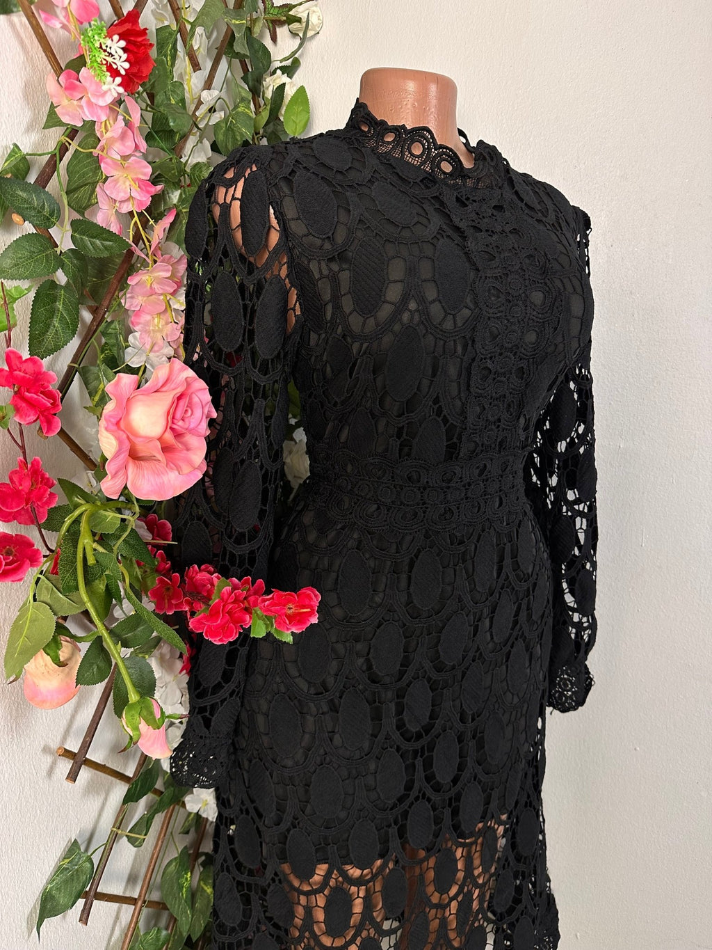 Robe longue en dentelle colle remonté et manche longue avec doublure - Perluna Store