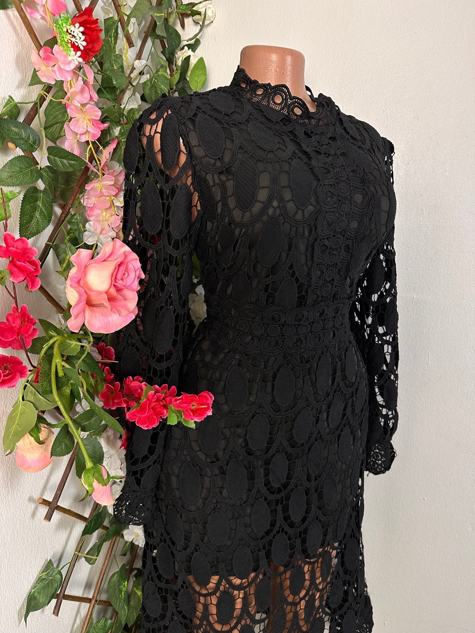 Robe longue en dentelle colle remonté et manche longue avec doublure - Perluna Store