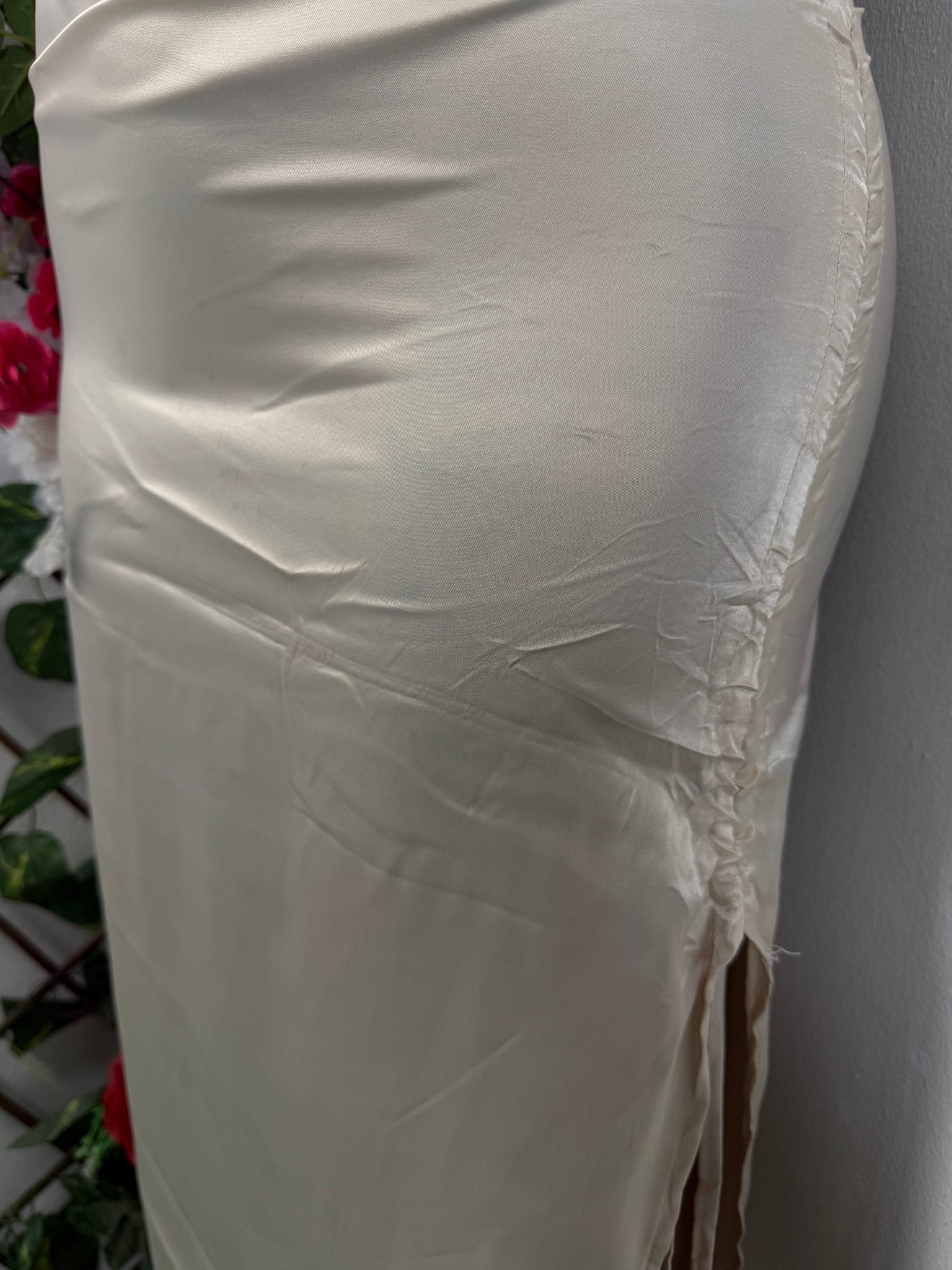 Robe longue en satin à fine bretelles - Perluna Store - kinshasa