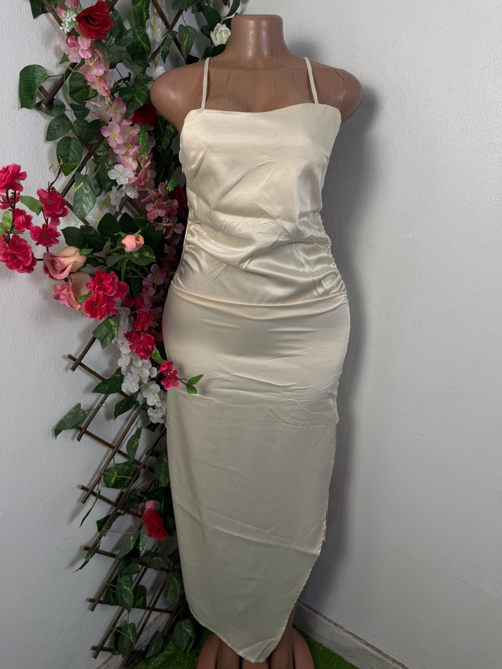 Robe longue en satin à fine bretelles - Perluna Store