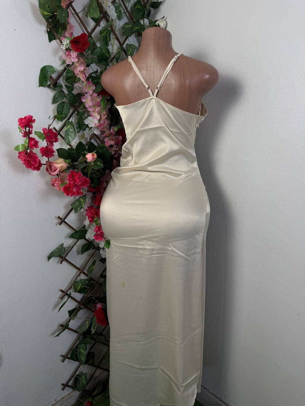 Robe longue en satin à fine bretelles - Perluna Store