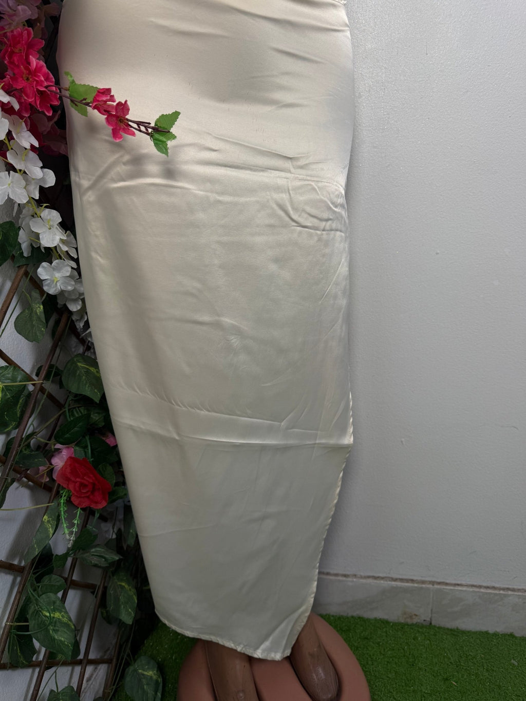 Robe longue en satin à fine bretelles - Perluna Store