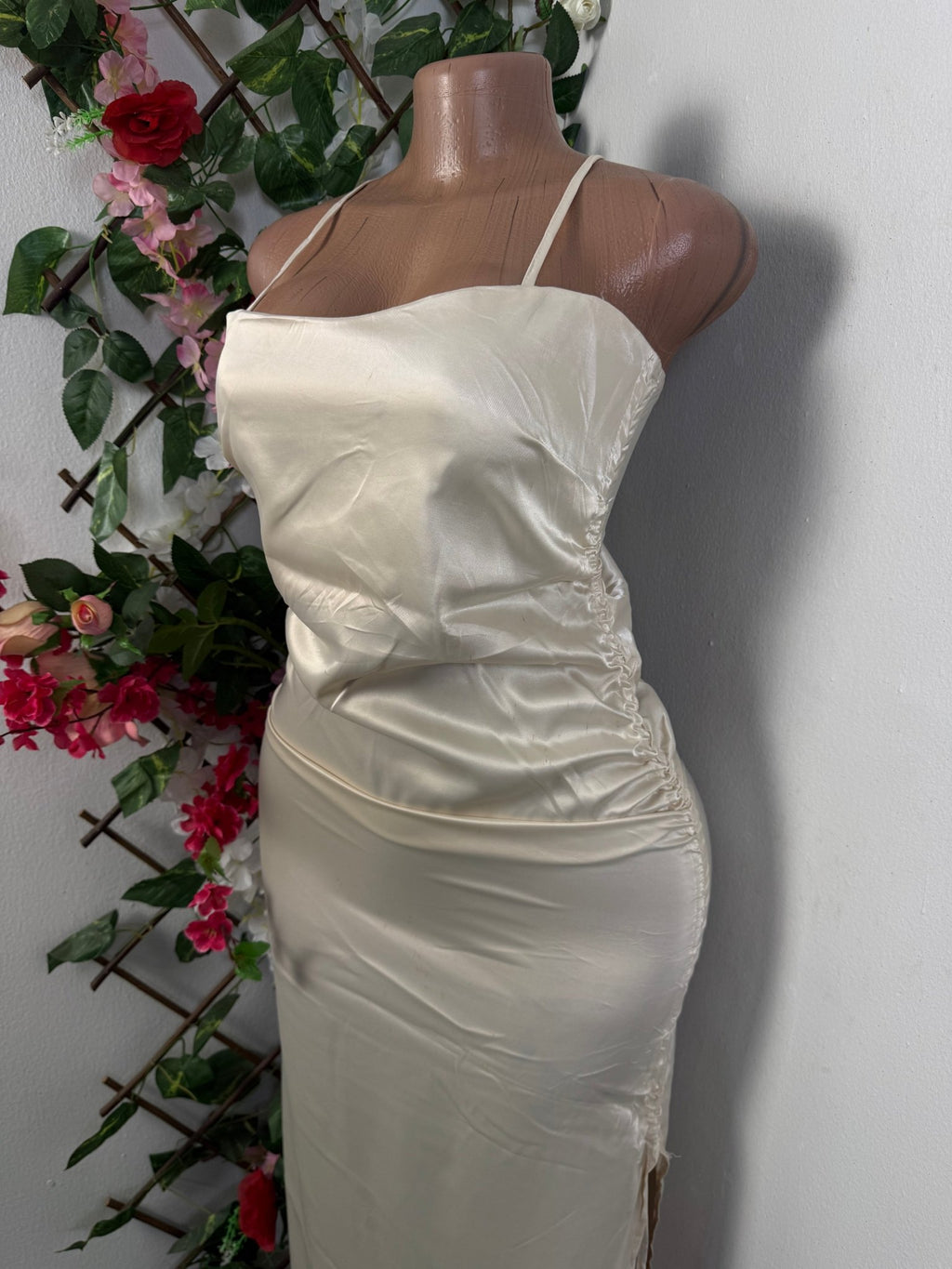 Robe longue en satin à fine bretelles - Perluna Store