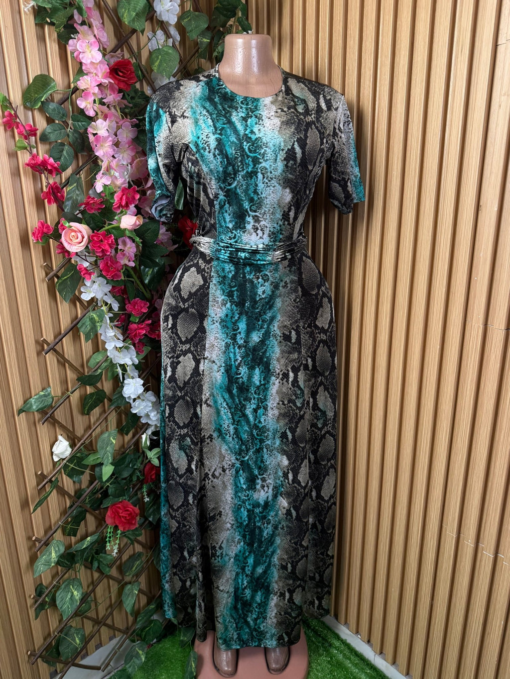 Robe longue évasé manches courtes décolletée - Perluna Store