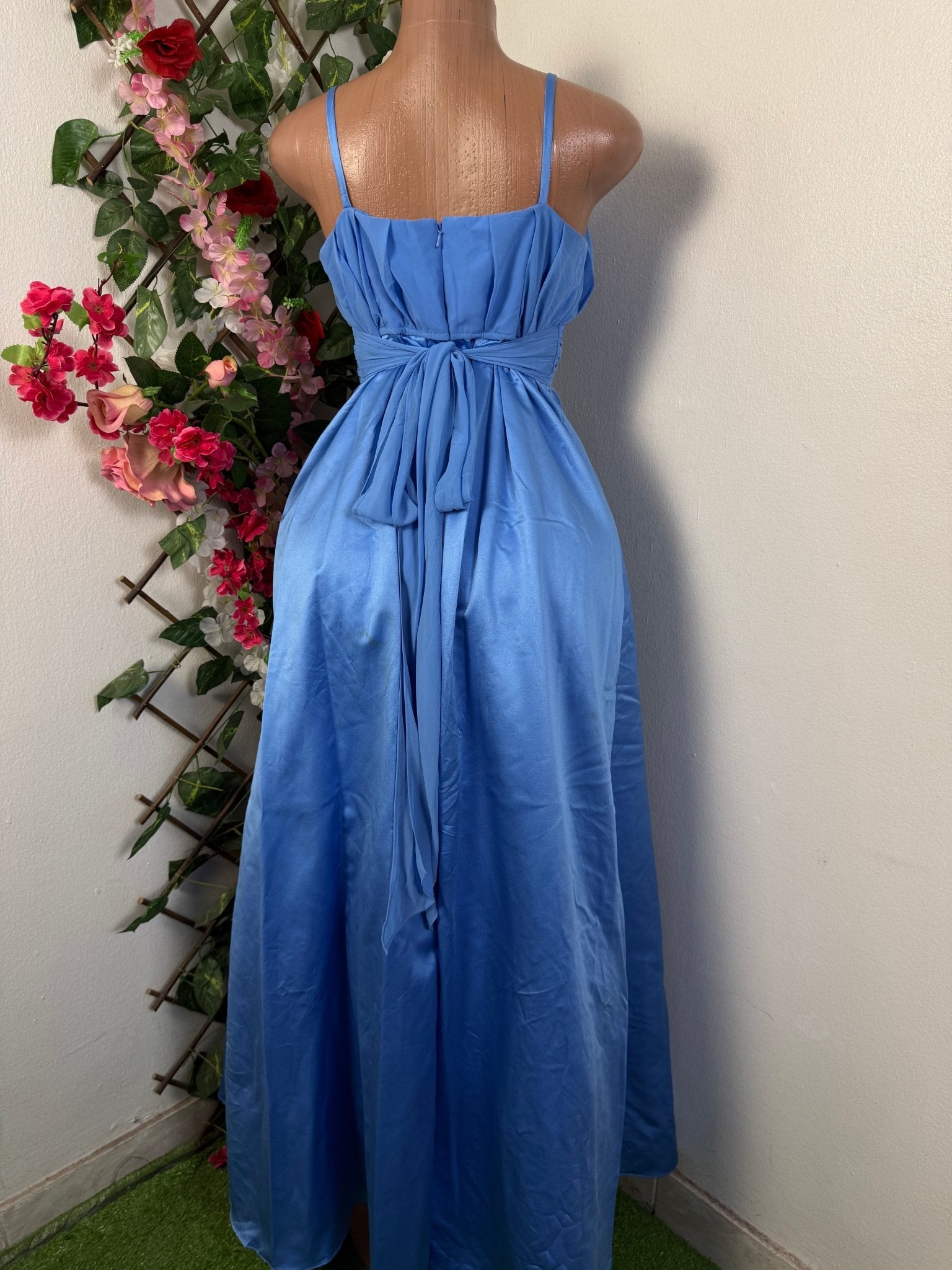 Robe longue évasée à fine bretelles - Perluna Store - kinshasa