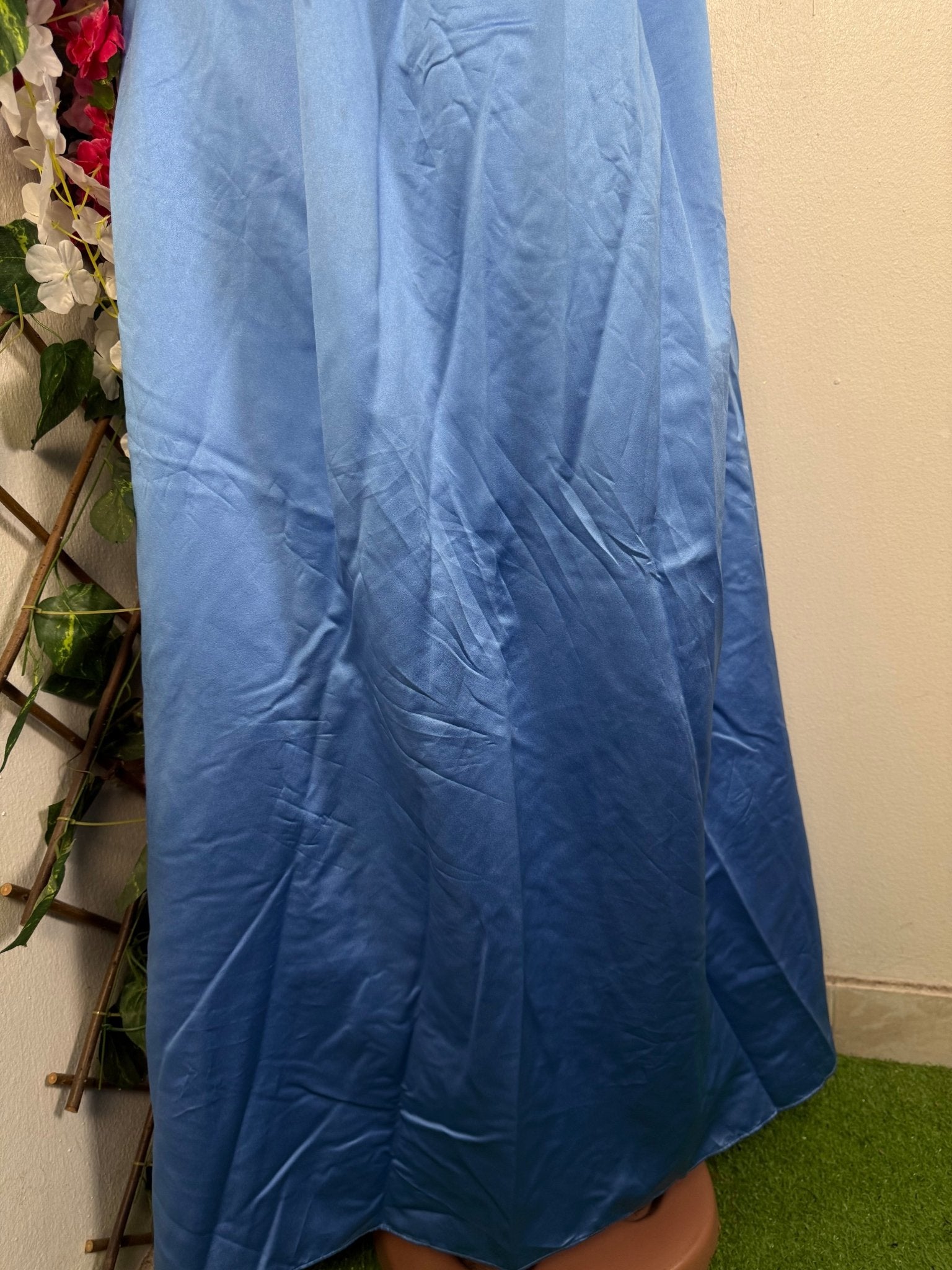 Robe longue évasée à fine bretelles - Perluna Store - kinshasa