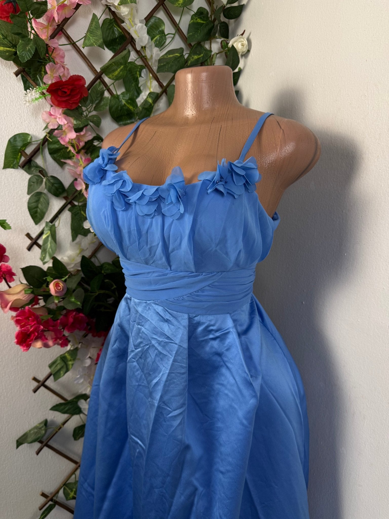 Robe longue évasée à fine bretelles - Perluna Store - kinshasa