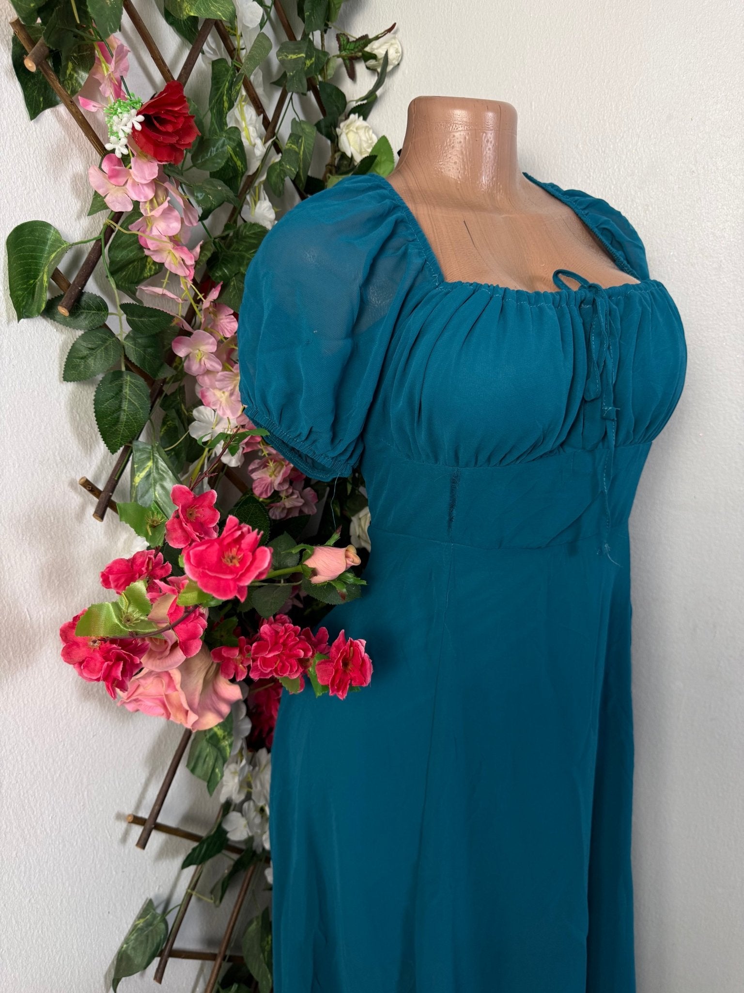 Robe longue évasée bust à noeud - Perluna Store - kinshasa