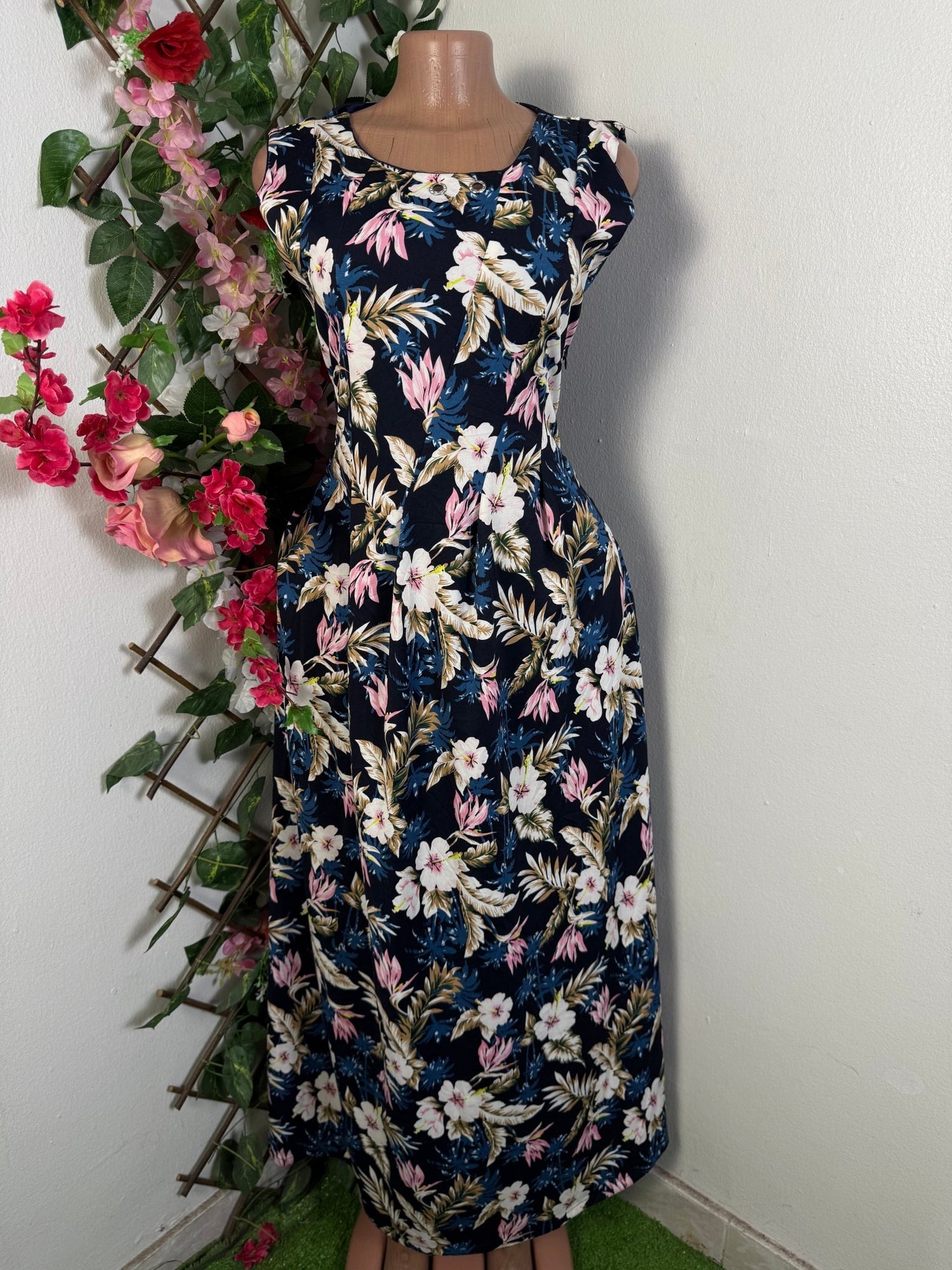 Robe longue fleurie sans manches  - Perluna Store - kinshasa