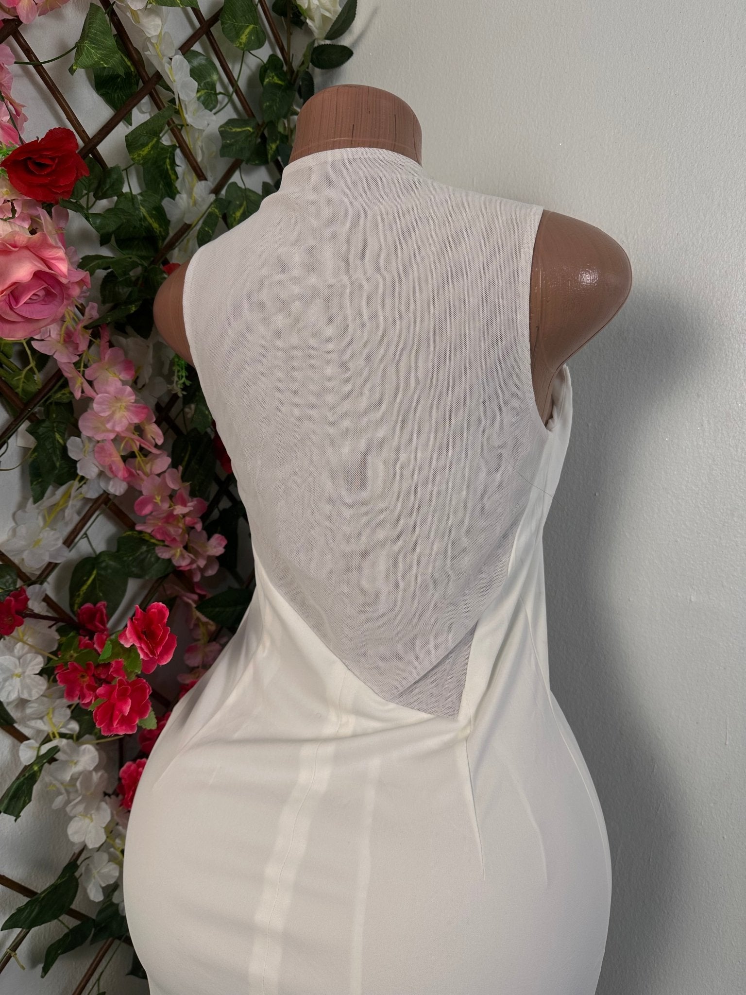Robe longue moulante avec buste et dos en voile fine sans manche - Perluna Store - kinshasa