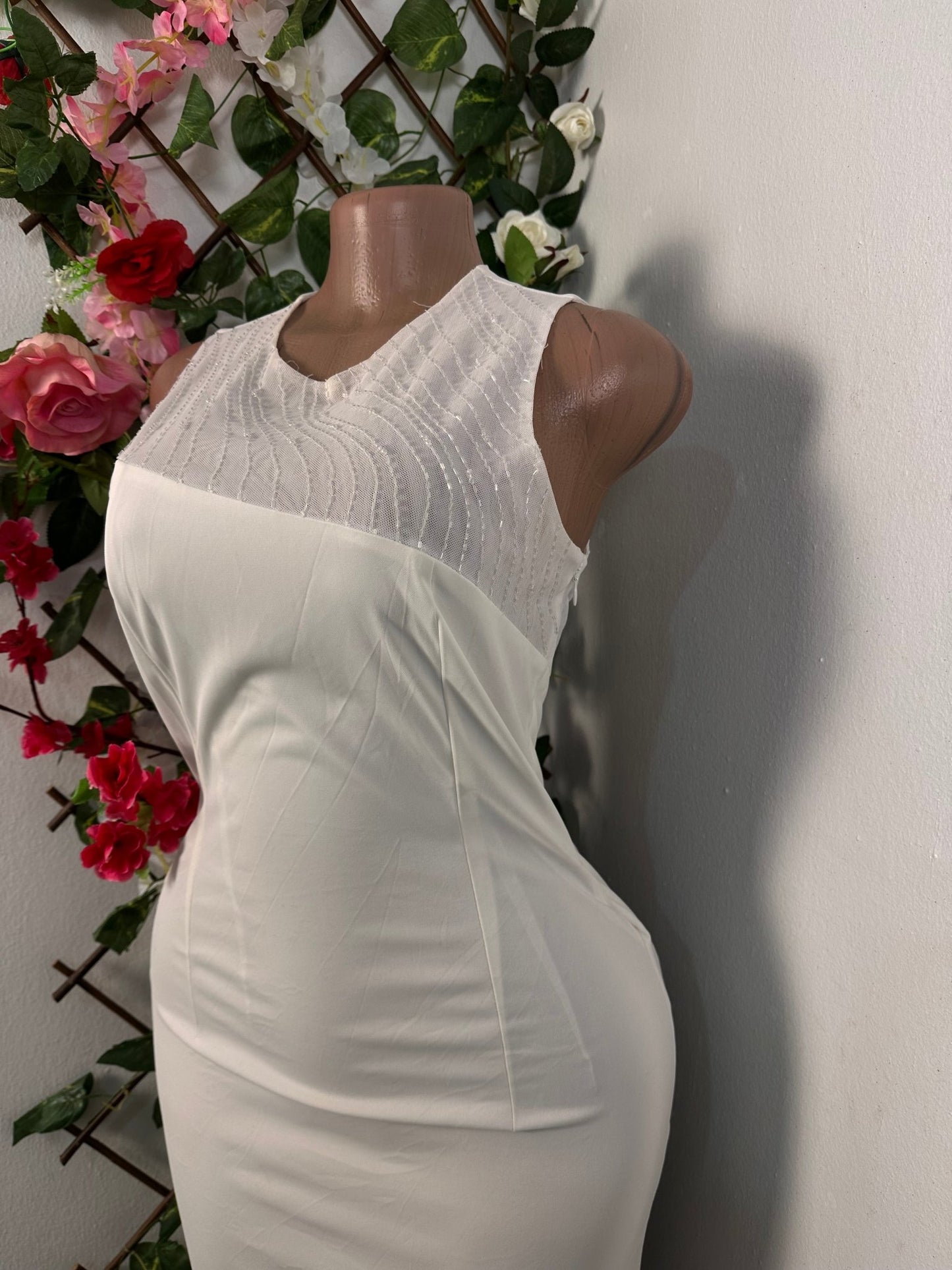 Robe longue moulante avec buste et dos en voile fine sans manche - Perluna Store - kinshasa