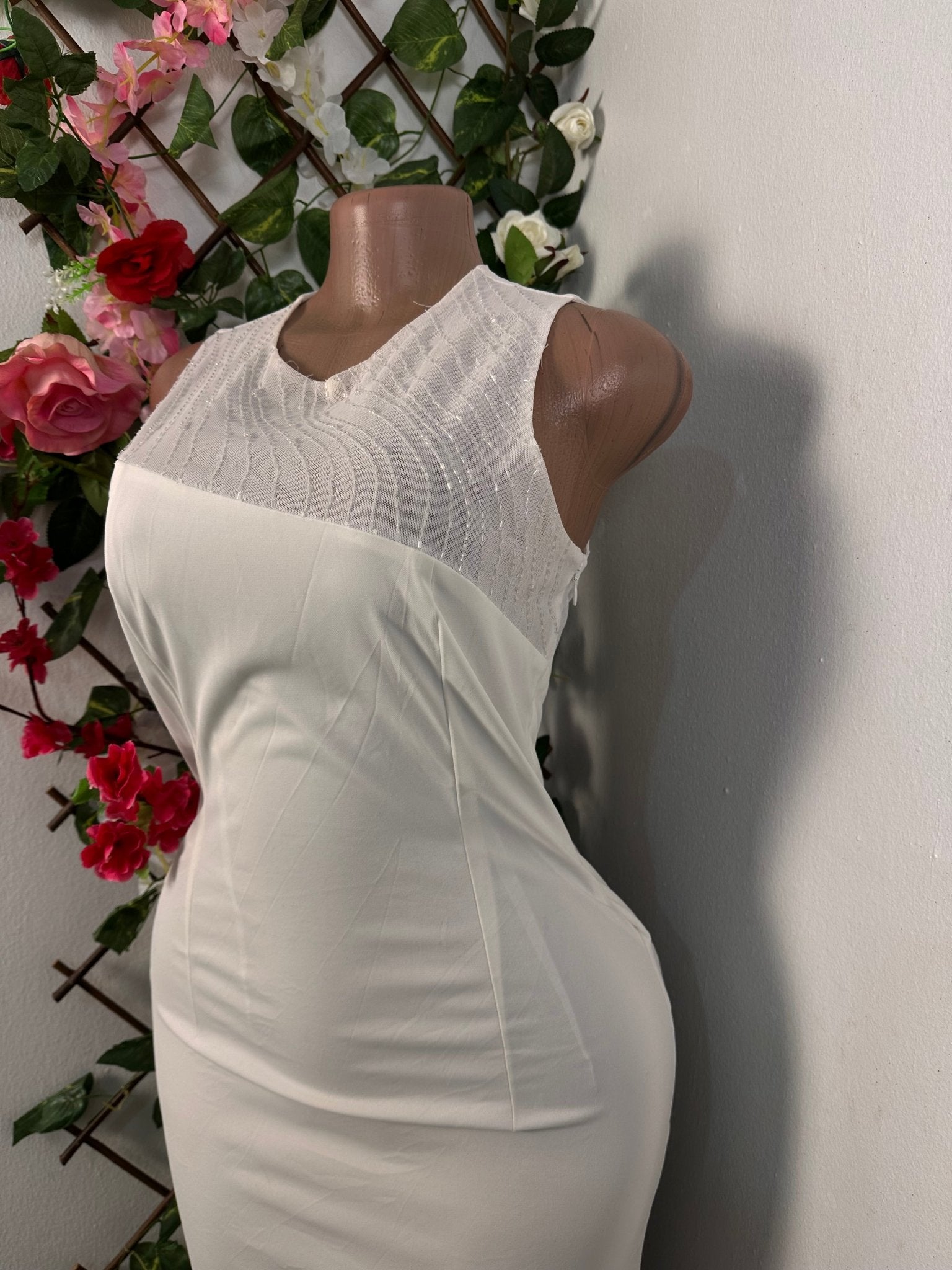 Robe longue moulante avec buste et dos en voile fine sans manche - Perluna Store - kinshasa