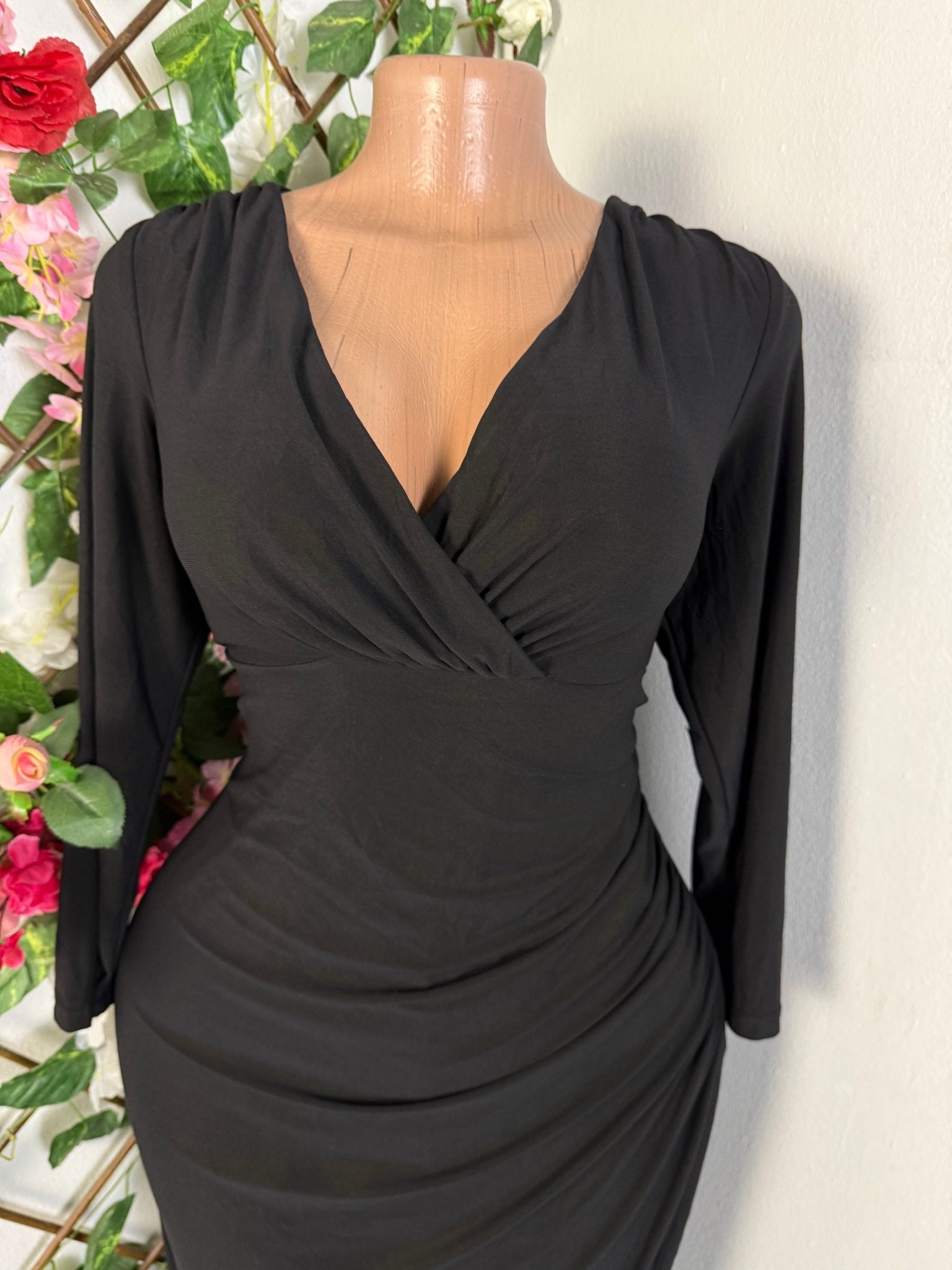 Robe longue moulanteà colle V - Perluna Store - kinshasa