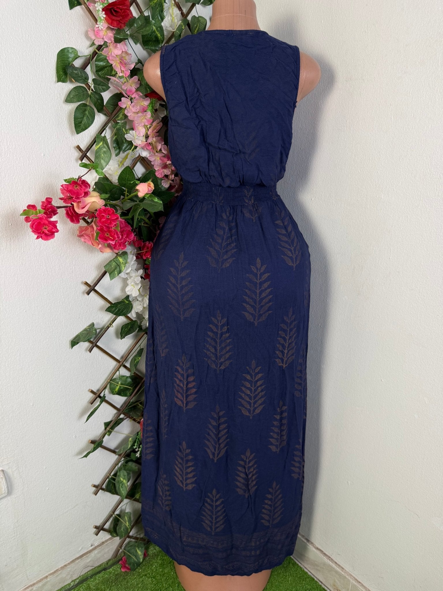 Robe longue sans manche à colle V - Perluna Store - kinshasa