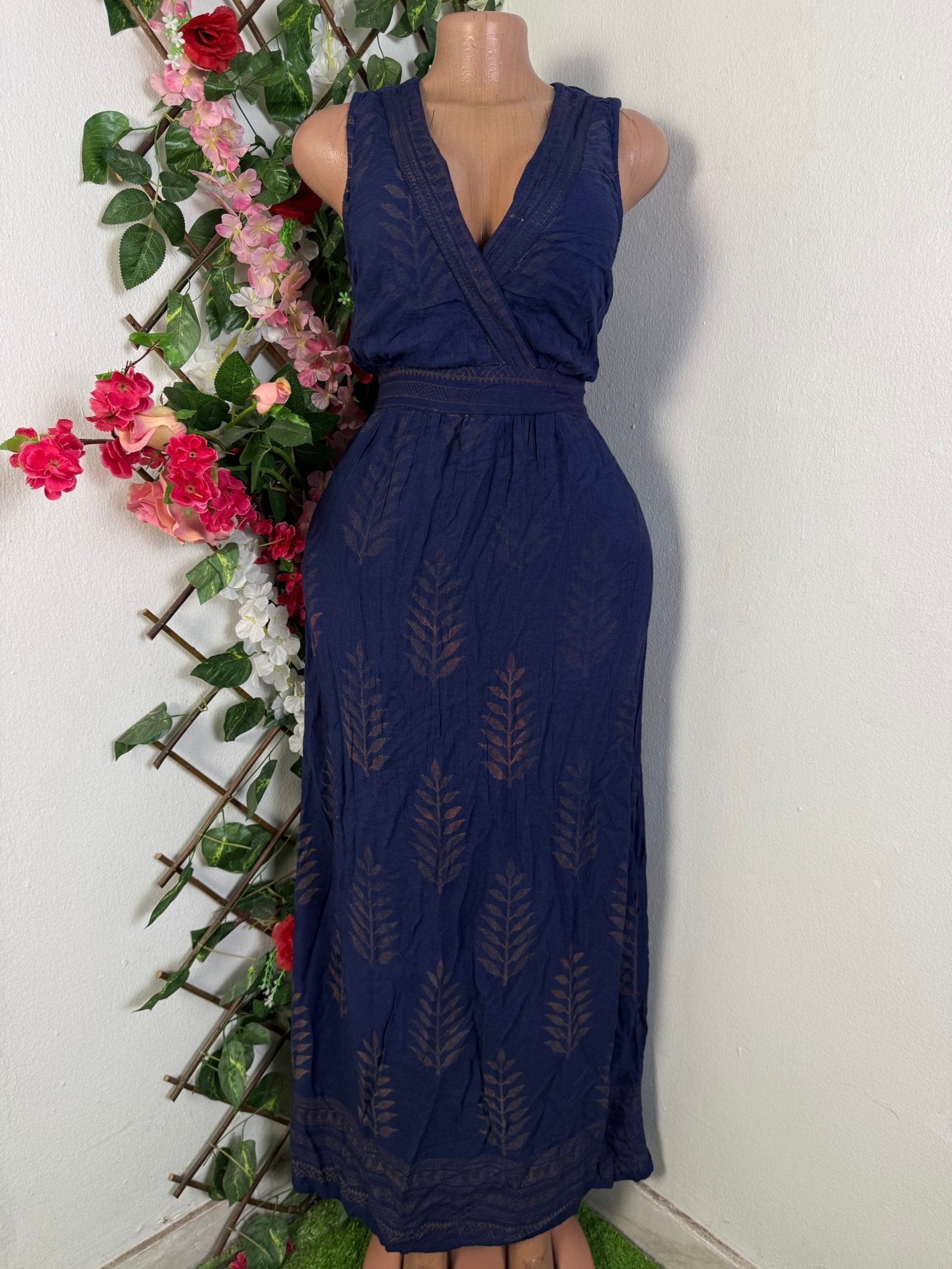 Robe longue sans manche à colle V - Perluna Store - kinshasa