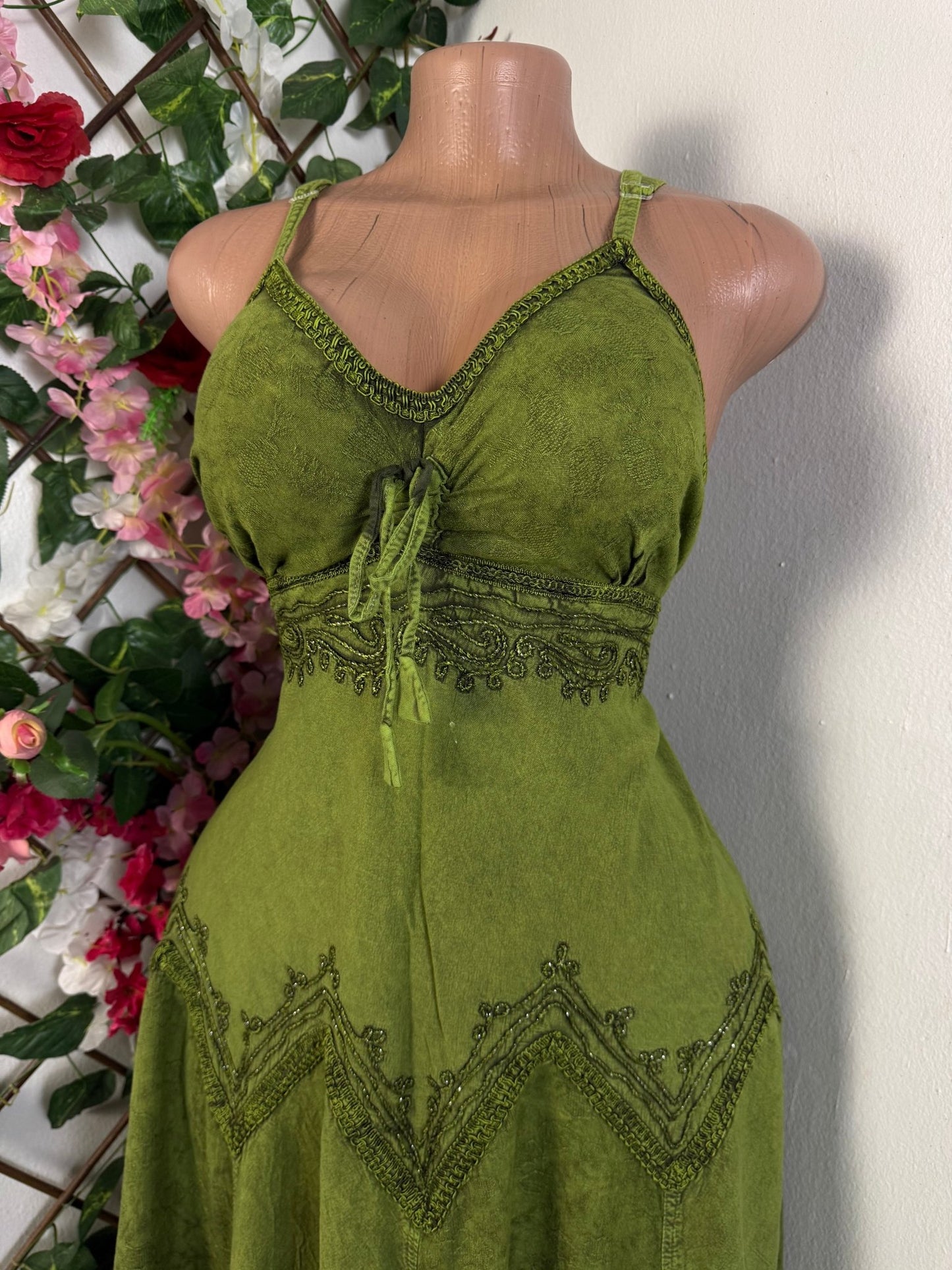 Robe mi longue à fine bretelle - Perluna Store - kinshasa