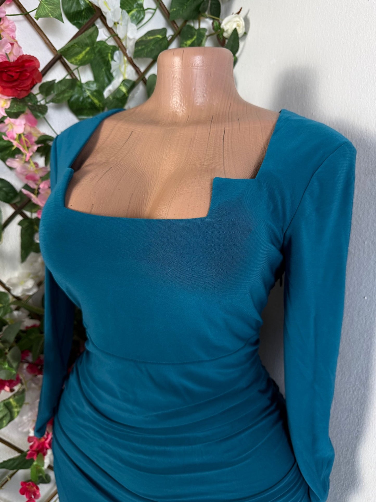 Robe mi longue colle carré manche longue - Perluna Store - kinshasa