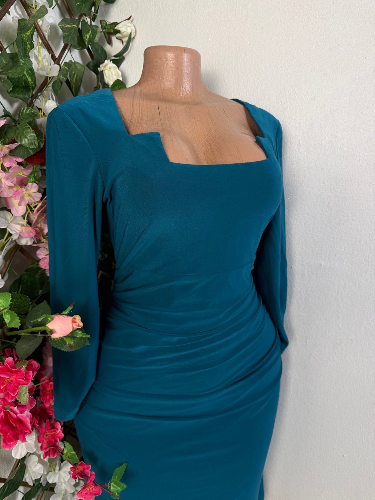 Robe mi longue colle carré manche longue - Perluna Store - kinshasa