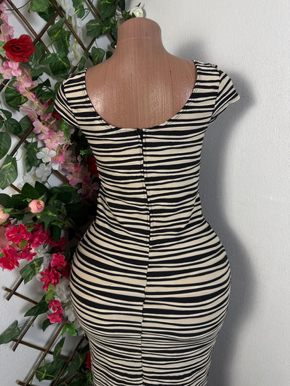 Robe mi longue colle carré - Perluna Store - kinshasa