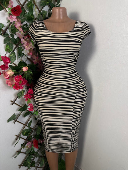 Robe mi longue colle carré - Perluna Store - kinshasa