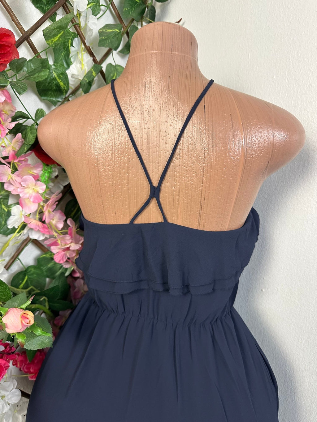 Robe mi longue décolleté à fine bretelle - Perluna Store - kinshasa