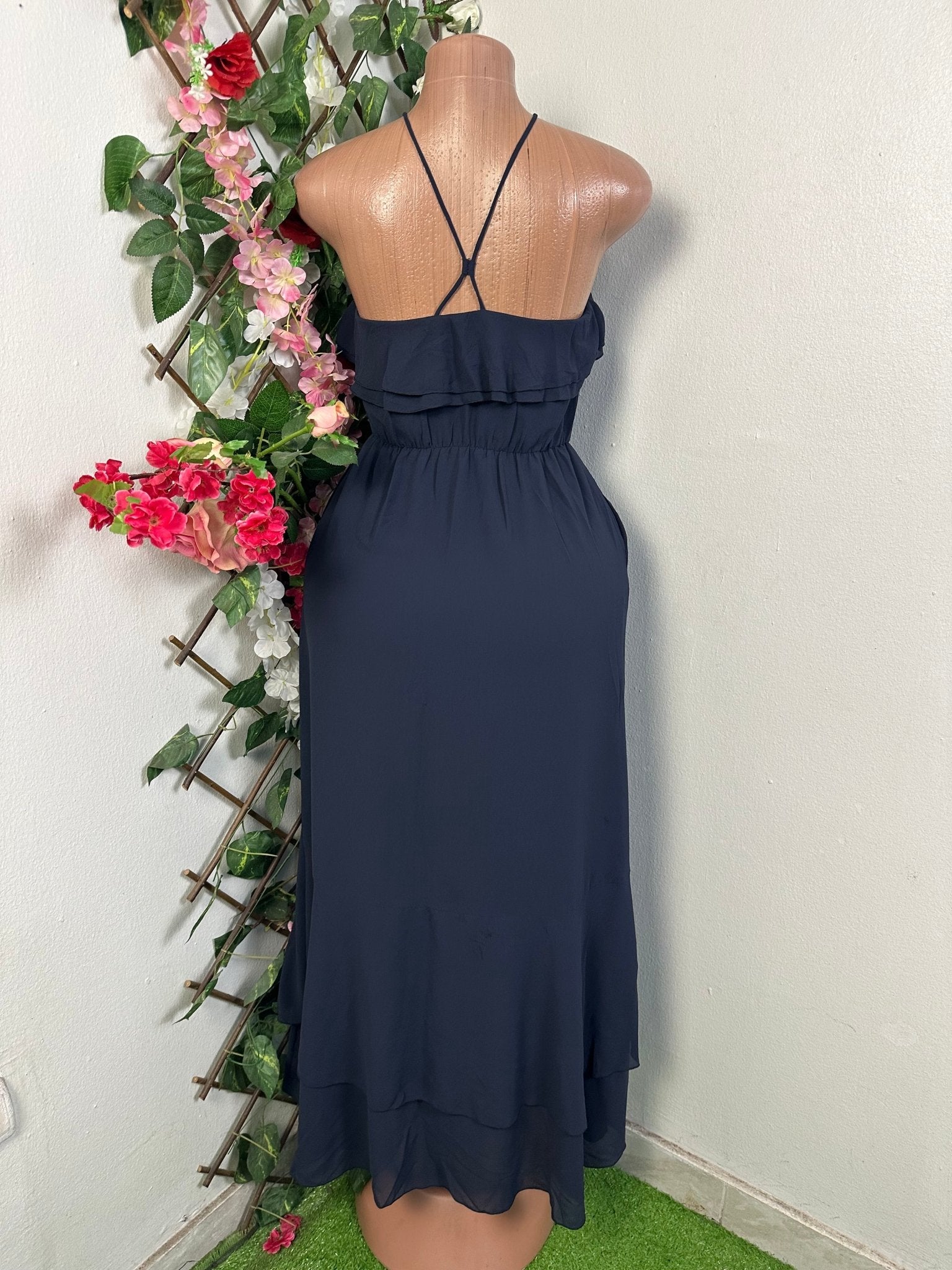 Robe mi longue décolleté à fine bretelle - Perluna Store - kinshasa