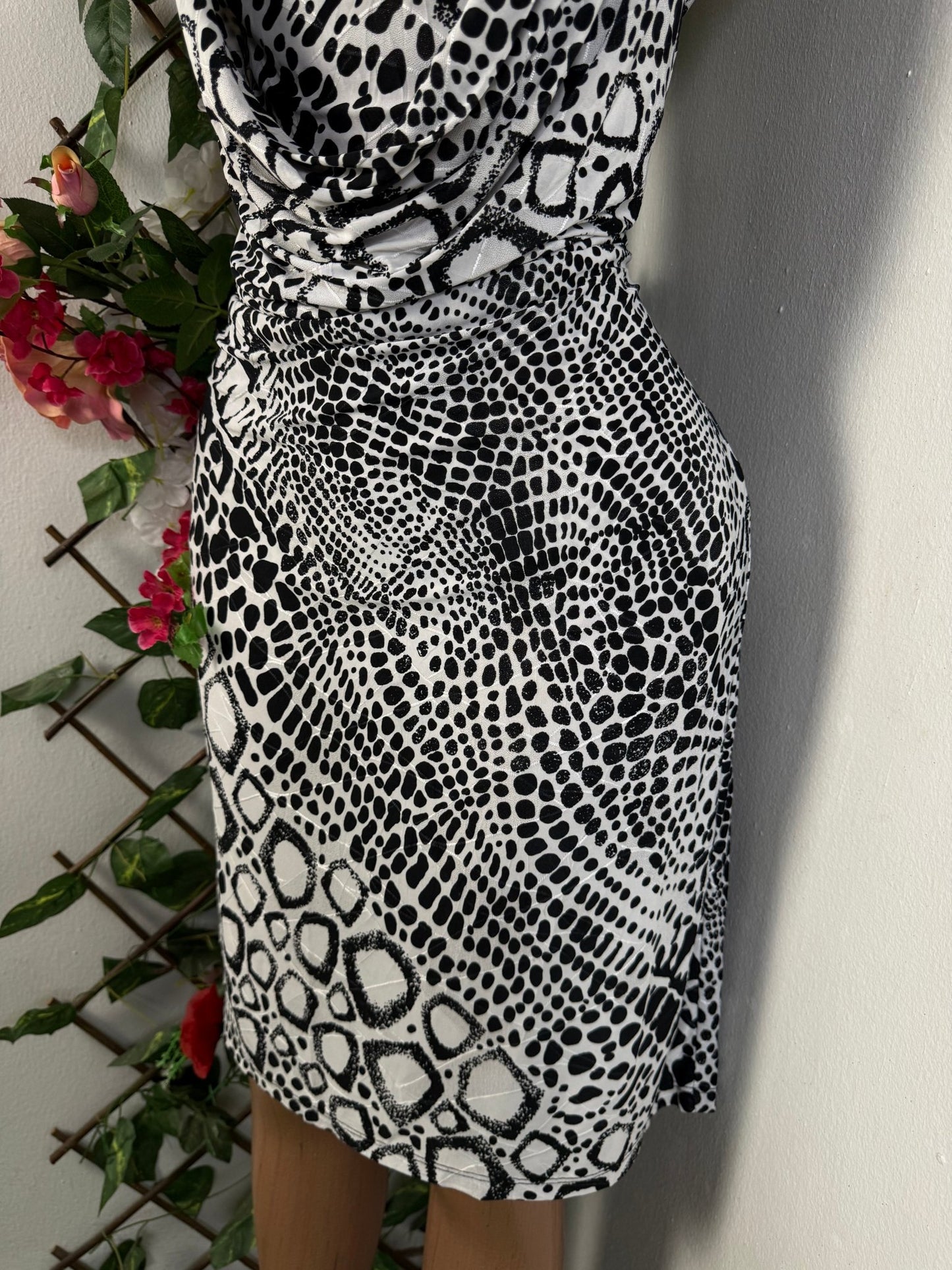 Robe mi longue décolleté drapé - Perluna Store - kinshasa