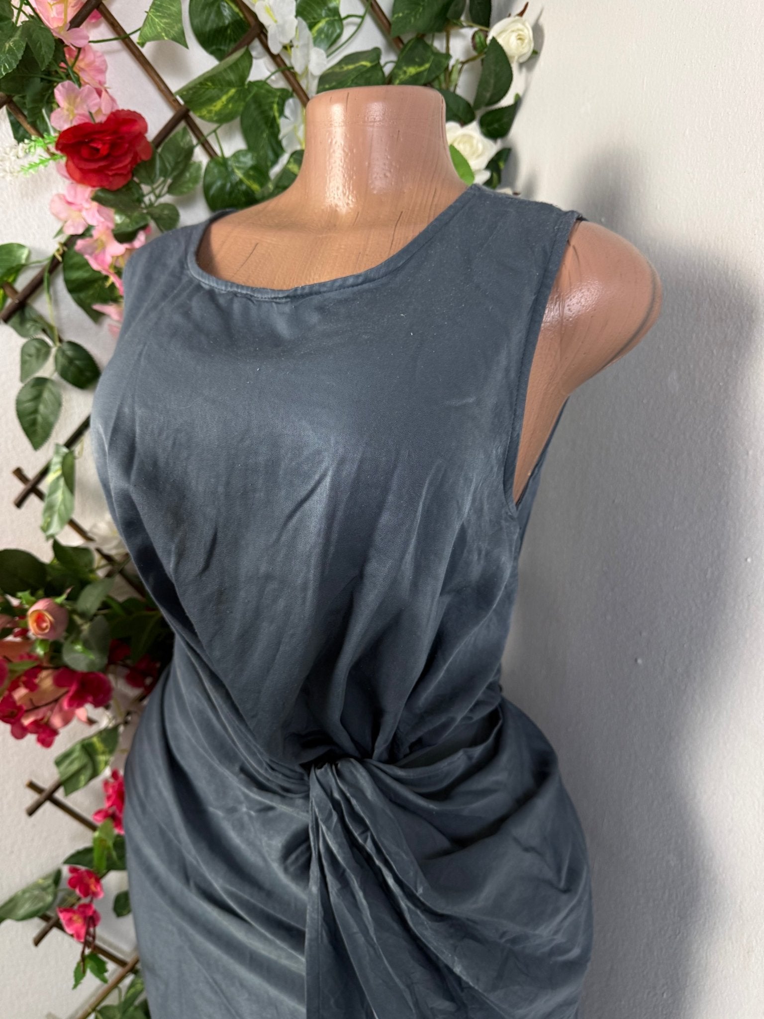 Robe mi longue drapé sans manche - Perluna Store - kinshasa