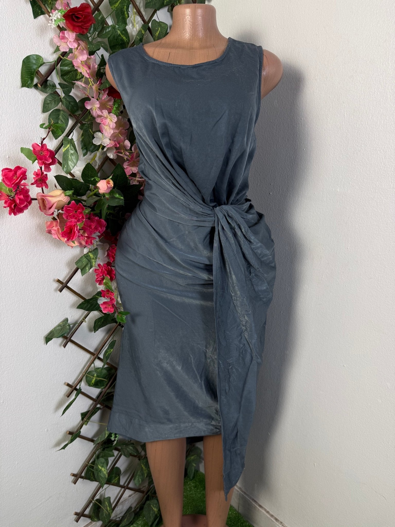 Robe mi longue drapé sans manche - Perluna Store - kinshasa