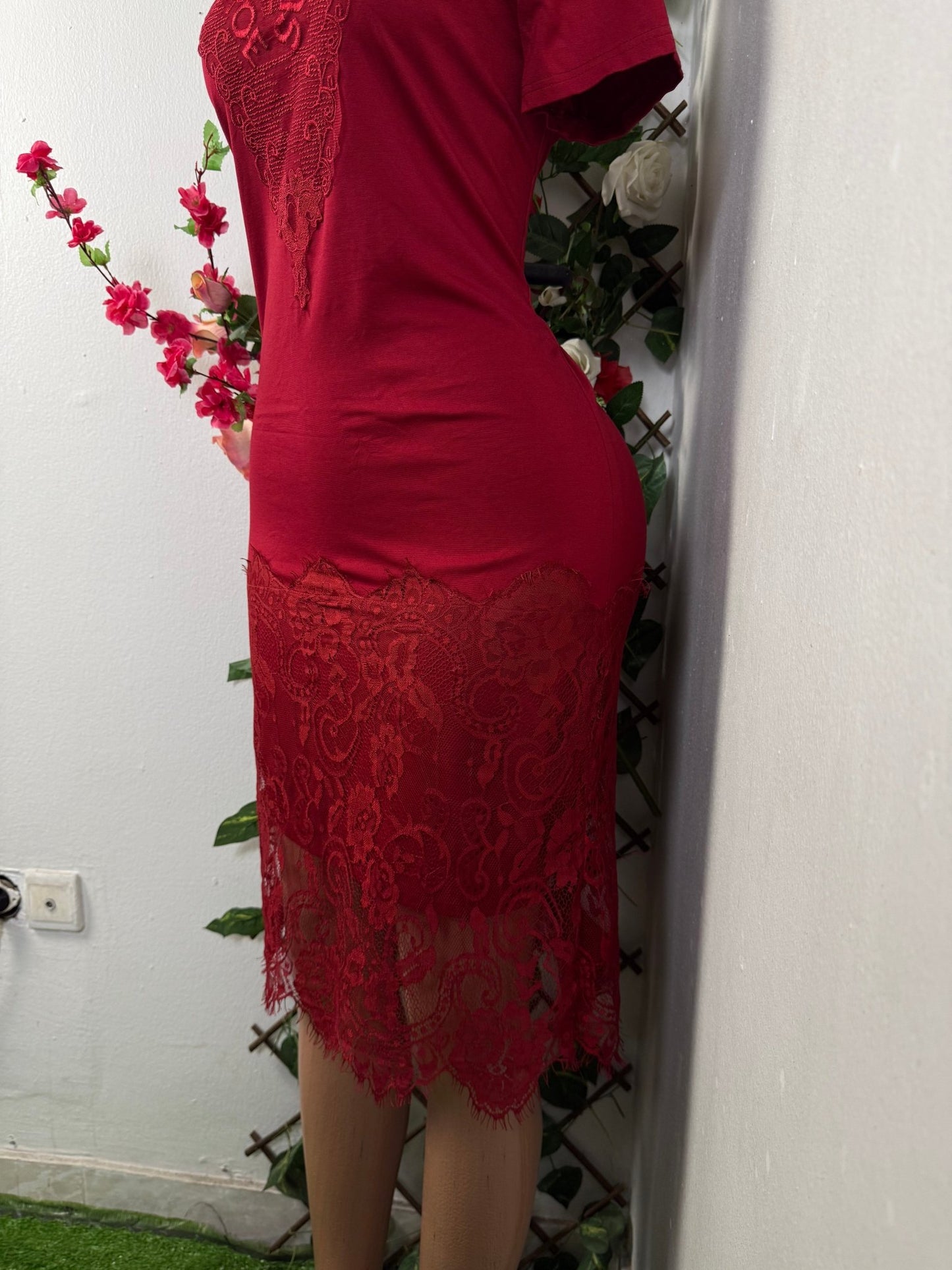 Robe mi longue en dentelle manche courte - Perluna Store - kinshasa