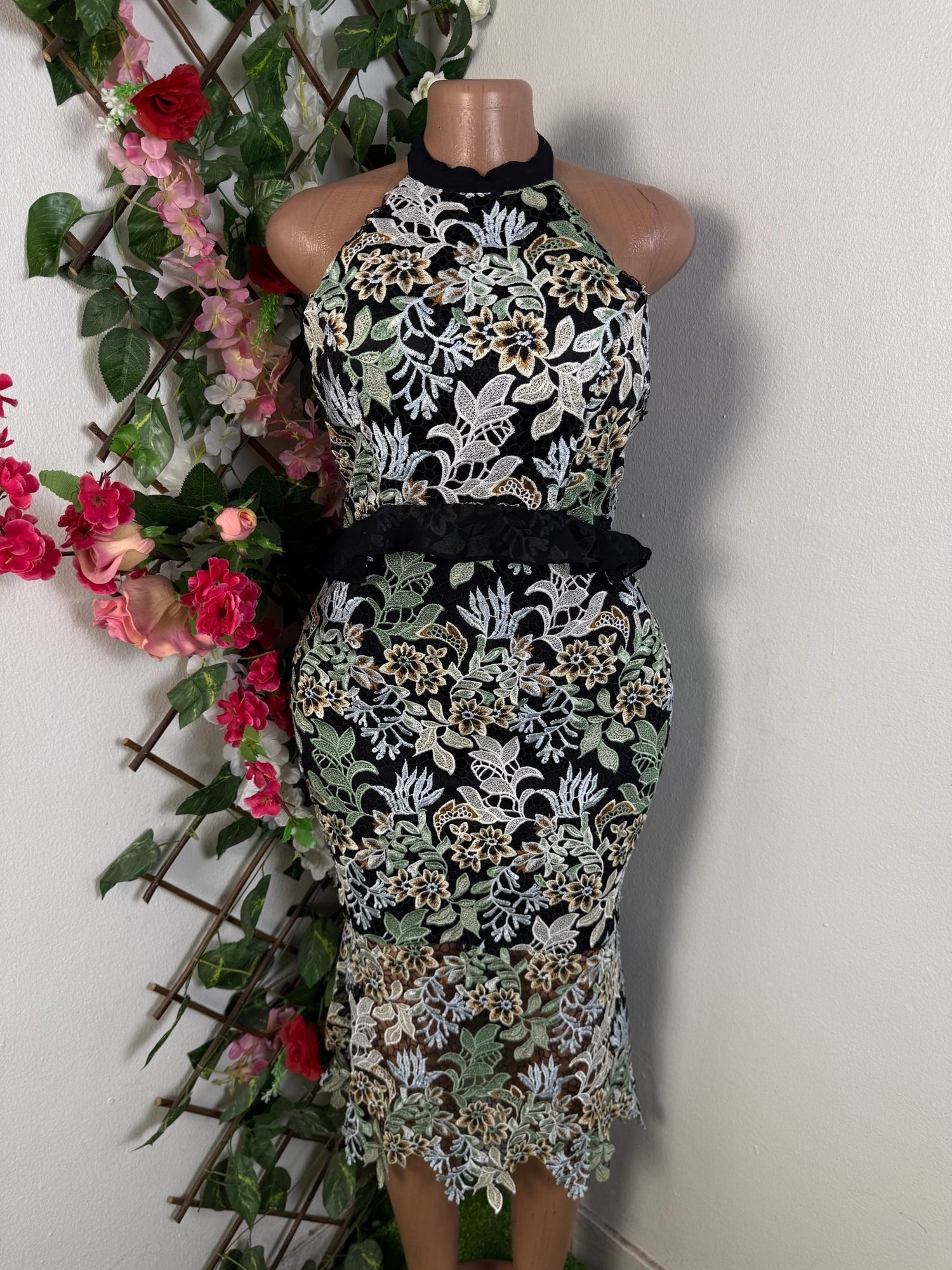 Robe mi longue en dentelle sans manche  - Perluna Store - kinshasa