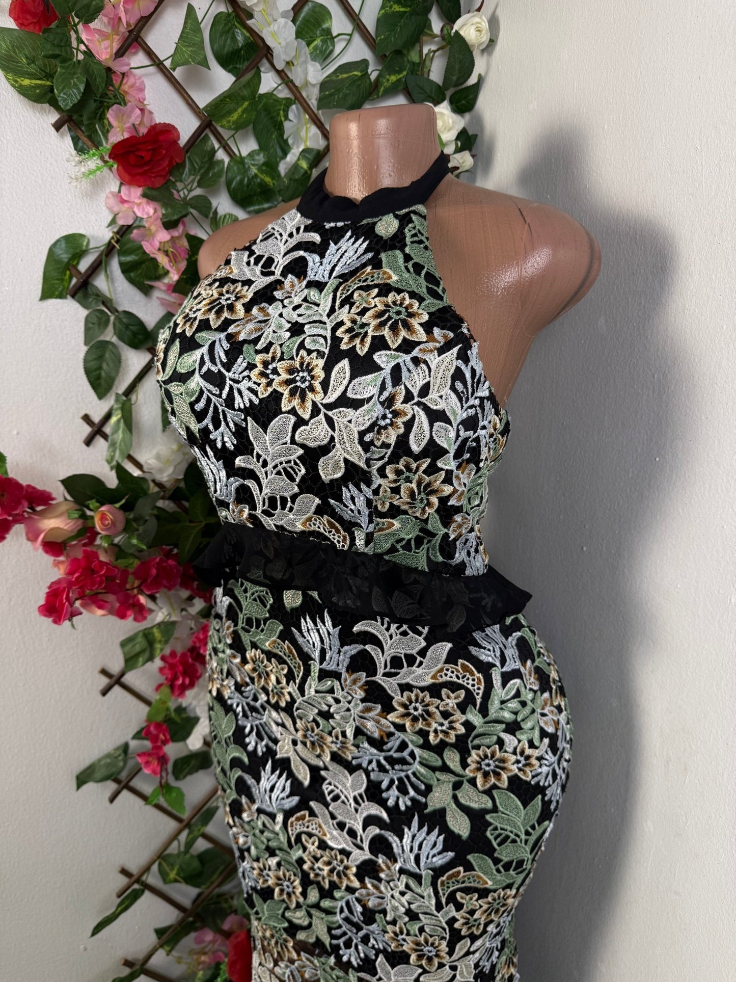 Robe mi longue en dentelle sans manche  - Perluna Store - kinshasa