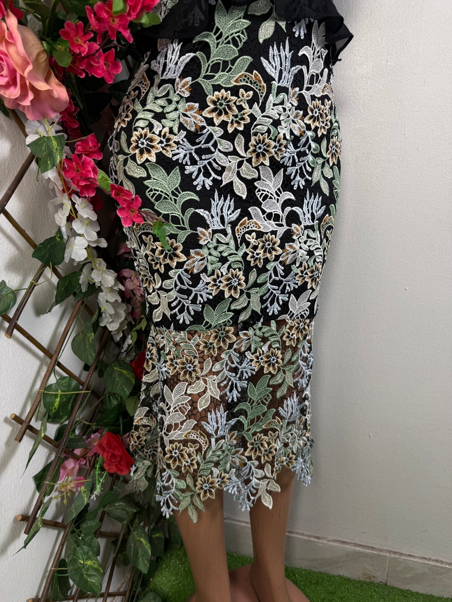 Robe mi longue en dentelle sans manche  - Perluna Store - kinshasa