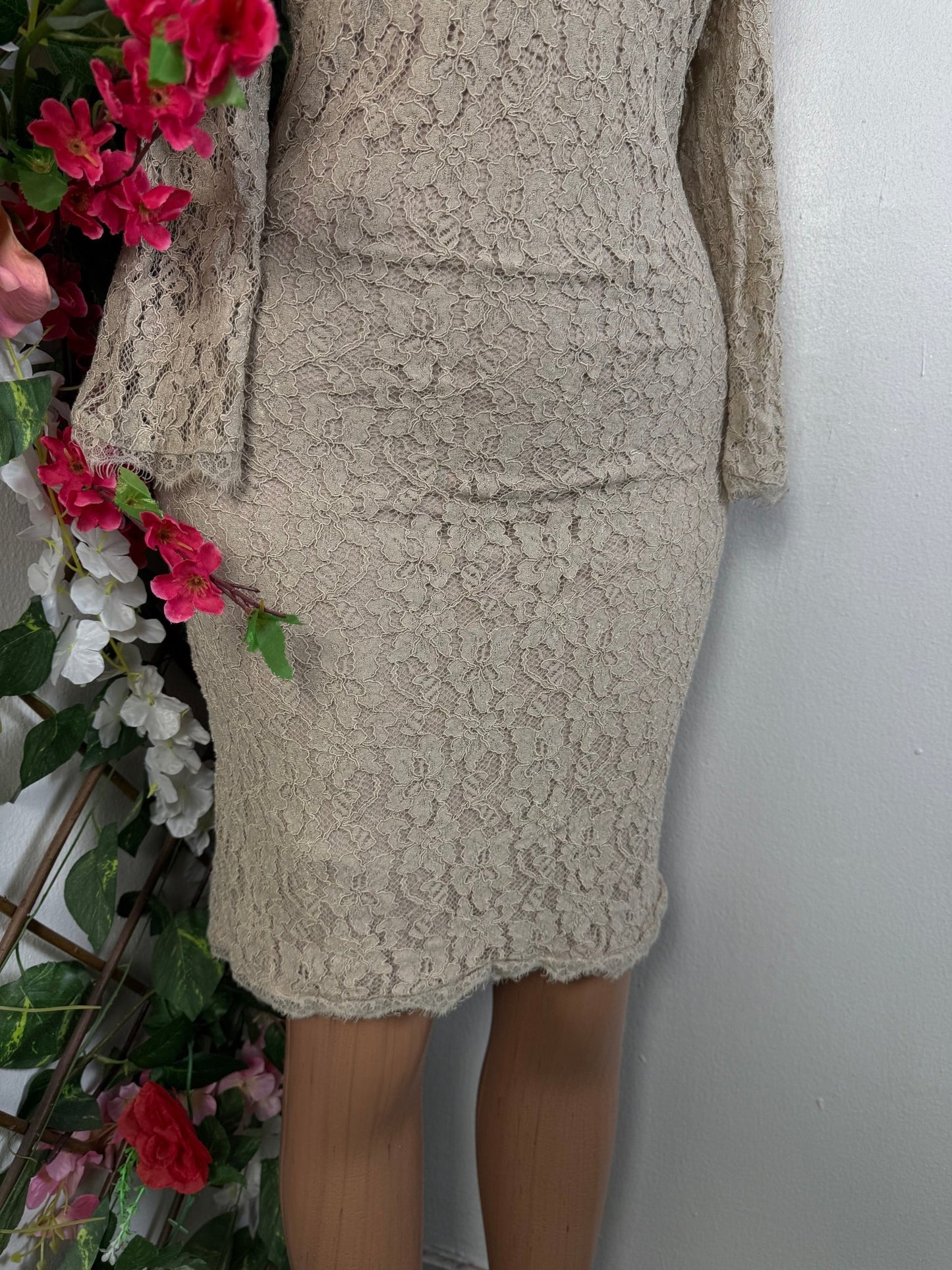 Robe mi longue en dentelle - Perluna Store - kinshasa