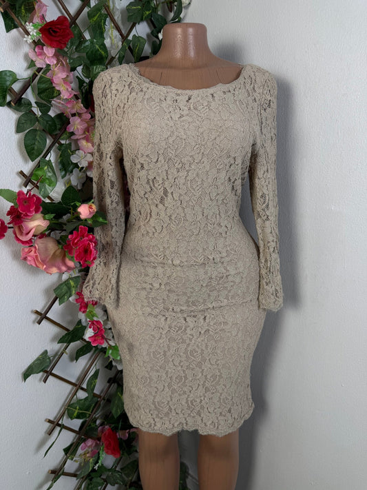 Robe mi longue en dentelle - Perluna Store - kinshasa