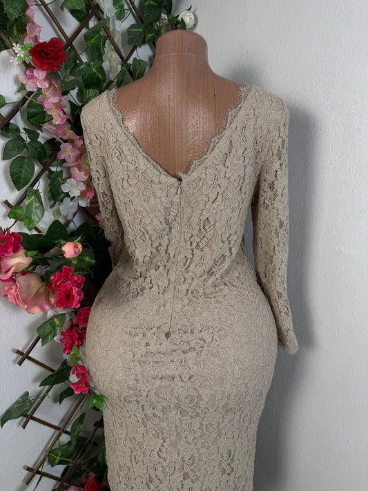 Robe mi longue en dentelle - Perluna Store - kinshasa