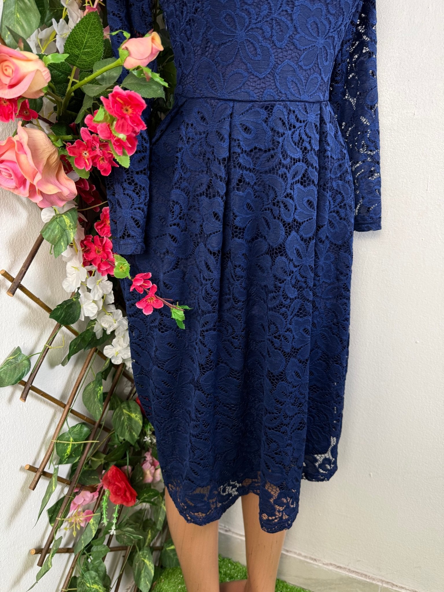 Robe mi longue en dentelle - Perluna Store - kinshasa